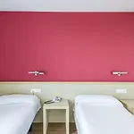 280 Zaragoza Hotel