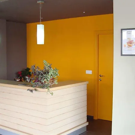 280 Zaragoza Hotel